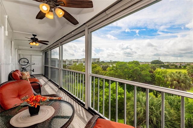 2 of 28 - 4800 Hillcrest Ln 501, Hollywood, FL