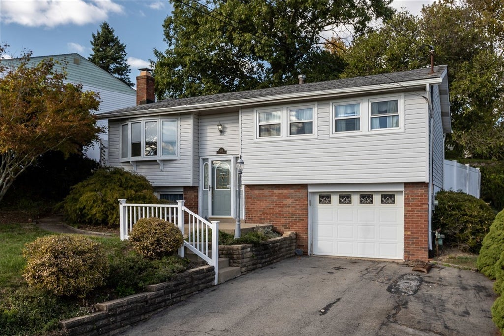 216 Aberdeen Drive, North Fayette