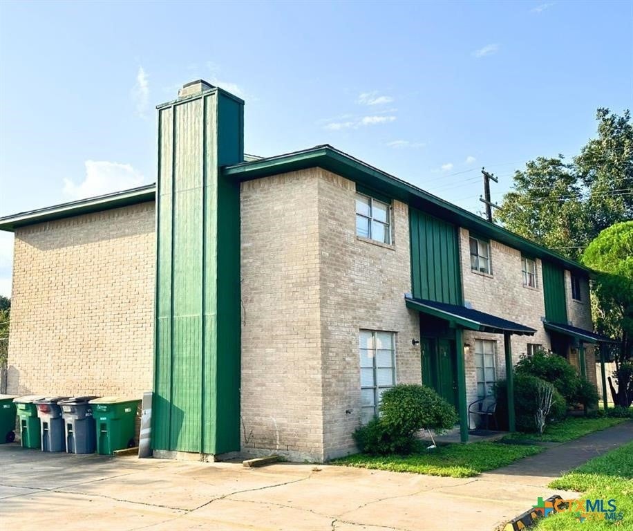 121 Regency Avenue, Victoria