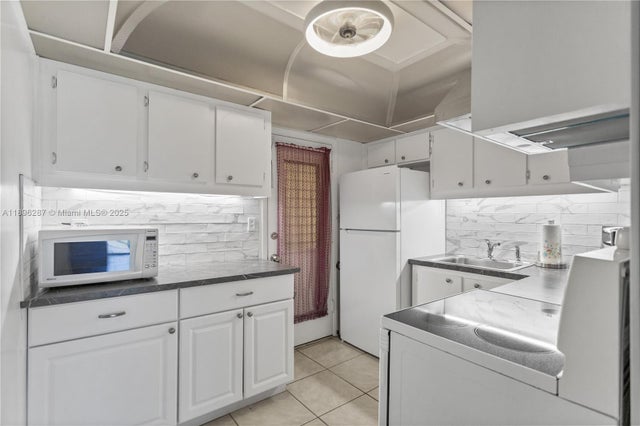 1 of 33 - 17001 Ne 13th Ave 214, Miami, FL