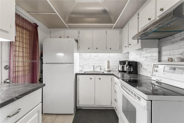 2 of 33 - 17001 Ne 13th Ave 214, Miami, FL