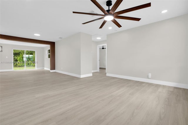 2 of 27 - 462 Muskegon Ave N, Fort Myers, FL