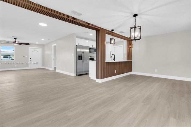 4 of 27 - 462 Muskegon Ave N, Fort Myers, FL