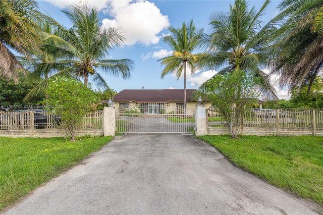 3 of 37 - 19491 Sw 216th St, Miami, FL