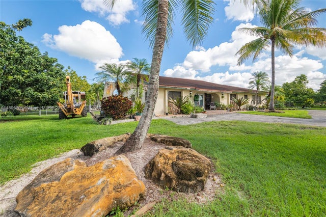 4 of 37 - 19491 Sw 216th St, Miami, FL