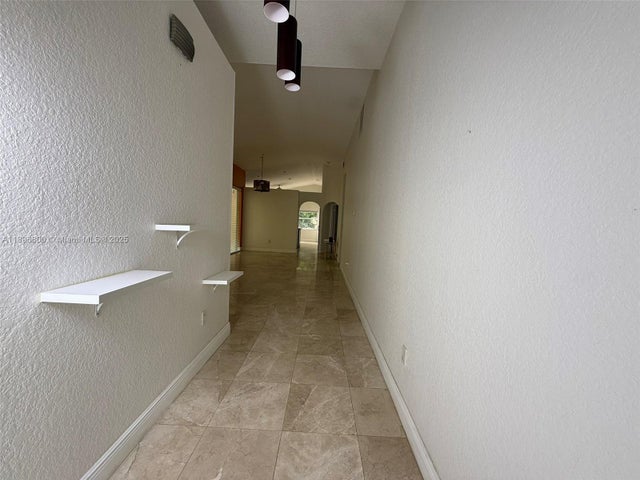 4 of 39 - 3119 Nw 99th Pl, Doral, FL