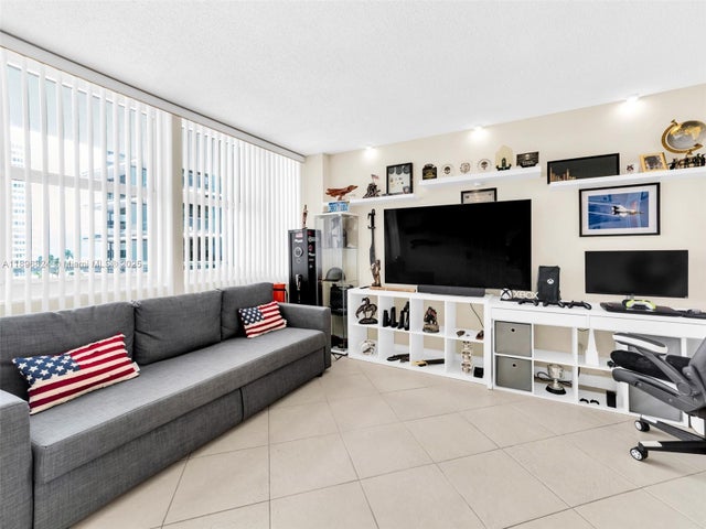4 of 30 - N/A, Hallandale Beach, FL