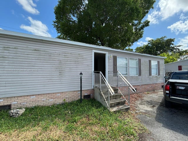 1 of 13 - 220 Ne 12th Ave Lot 37, Homestead, FL