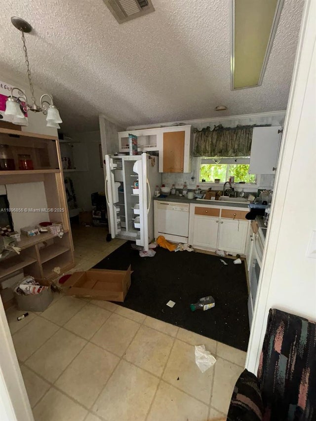 2 of 13 - 220 Ne 12th Ave Lot 37, Homestead, FL