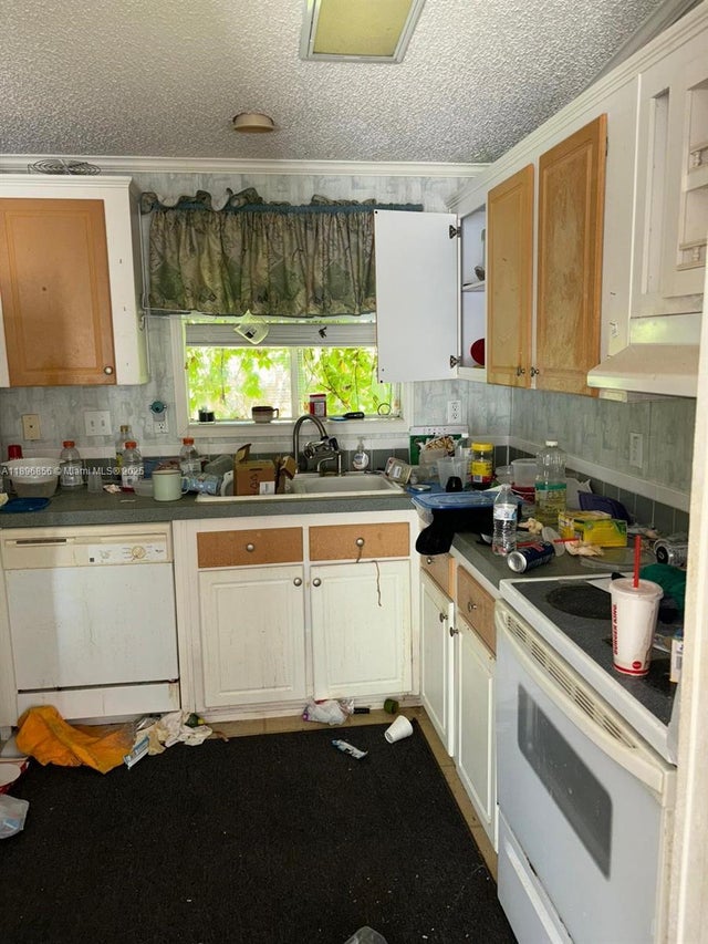 3 of 13 - 220 Ne 12th Ave Lot 37, Homestead, FL