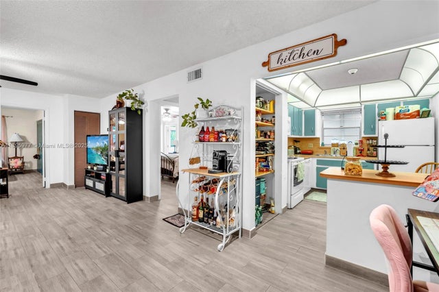 5 of 26 - 2324 Van Buren St 204, Hollywood, FL