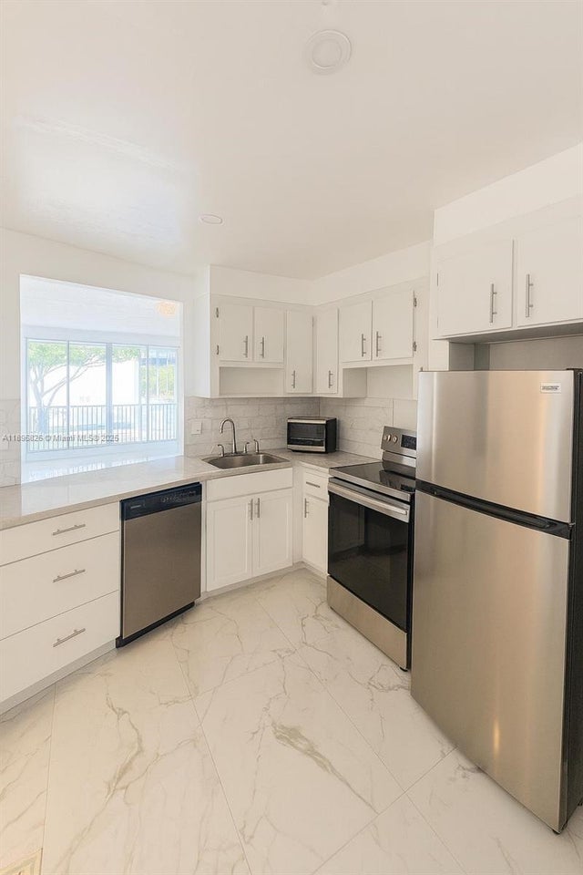 1 of 5 - 1710 Ne 191st St 307-3, Miami, FL