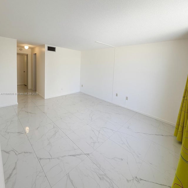 2 of 5 - 1710 Ne 191st St 307-3, Miami, FL