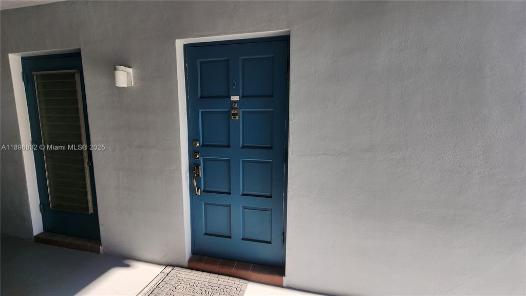 981 Hillcrest Ct 114, Hollywood