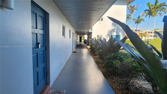 3 of 50 - 981 Hillcrest Ct 114, Hollywood, FL