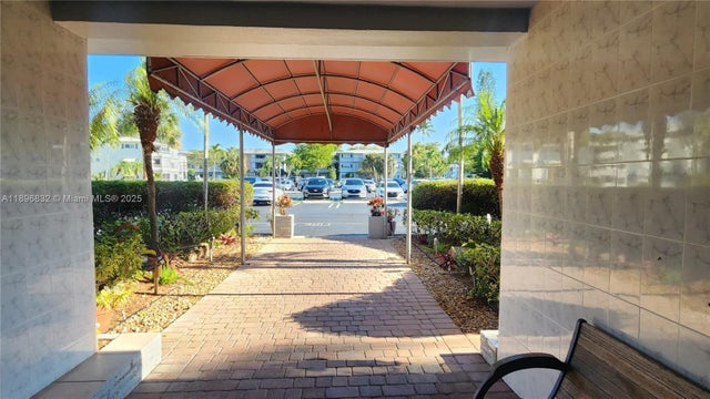 4 of 50 - 981 Hillcrest Ct 114, Hollywood, FL