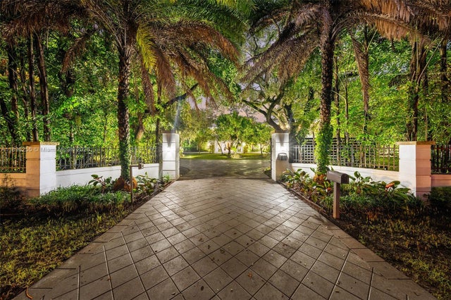 3 of 69 - 8923 Ludlam Rd., Pinecrest, FL