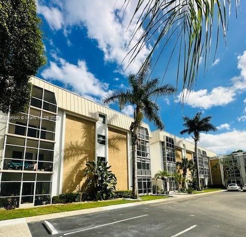 3000 Ne 16th Ave 408, Oakland Park