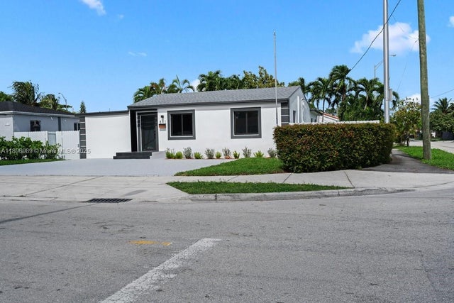3 of 45 - 841 Se 11th Pl, Hialeah, FL