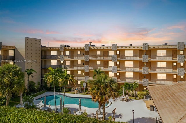 2145 Pierce St 305, Hollywood