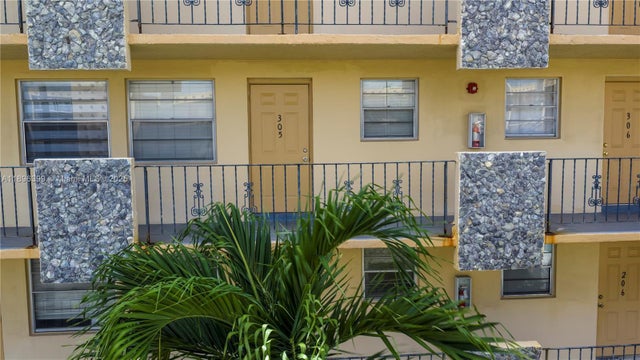 2 of 20 - 2145 Pierce St 305, Hollywood, FL