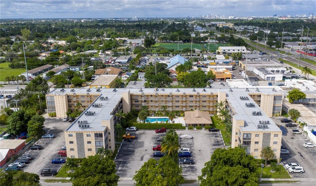 4 of 20 - 2145 Pierce St 305, Hollywood, FL