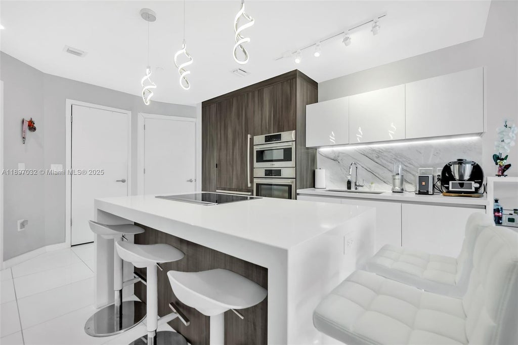 851 Ne 1st Ave 806, Miami