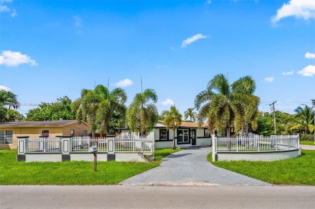 2 of 50 - 4465 Sw 49th Ct, Dania Beach, FL