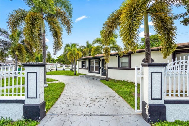 3 of 50 - 4465 Sw 49th Ct, Dania Beach, FL
