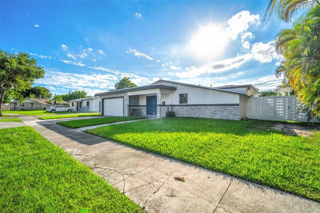 2 of 47 - 6520 Sw 109th Ct, Miami, FL