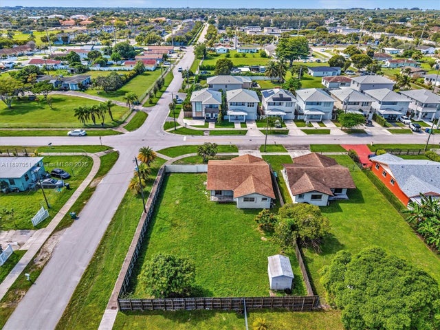 2 of 58 - 17995 Sw 105th Ave, Miami, FL