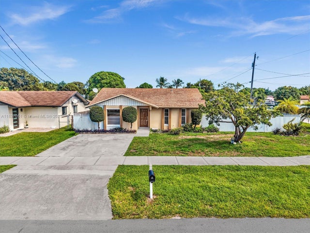 3 of 58 - 17995 Sw 105th Ave, Miami, FL