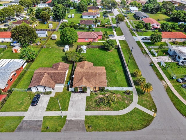 4 of 58 - 17995 Sw 105th Ave, Miami, FL