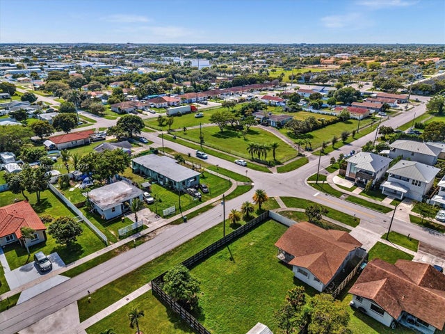 5 of 58 - 17995 Sw 105th Ave, Miami, FL