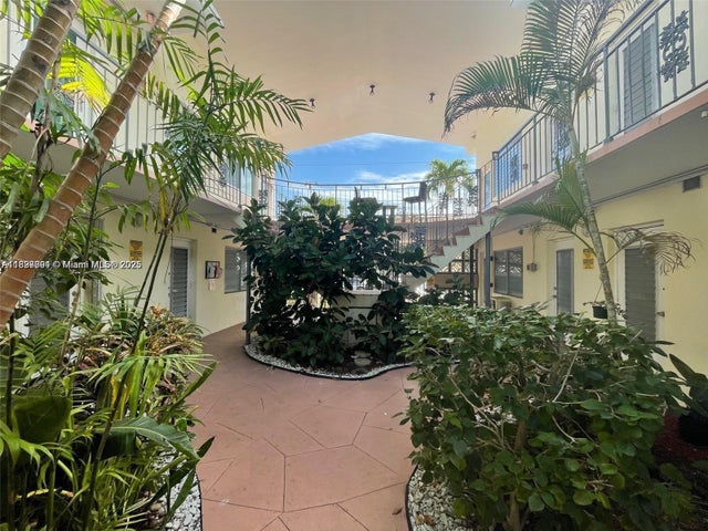 4 of 29 - 8040 Tatum Waterway Dr 3, Miami Beach, FL