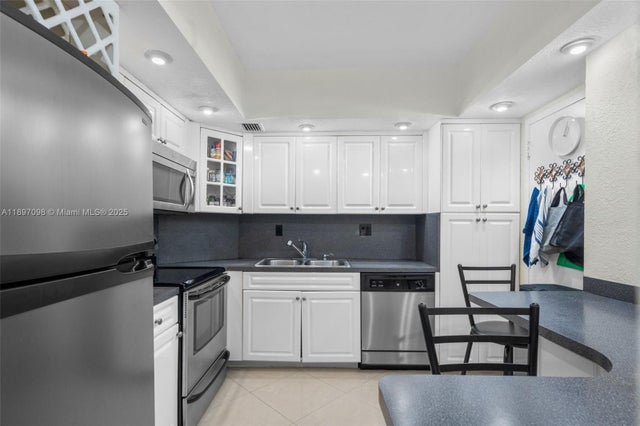 3 of 18 - 300 Bayview Dr 1707, Sunny Isles Beach, FL