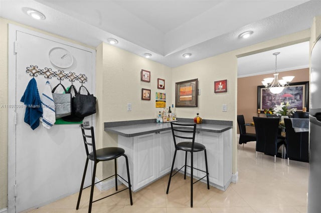 4 of 18 - 300 Bayview Dr 1707, Sunny Isles Beach, FL