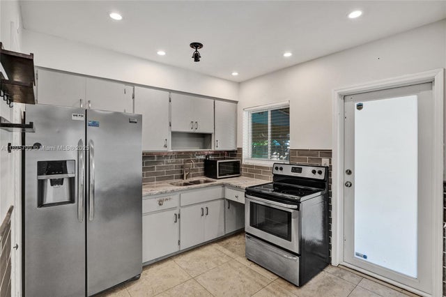 4 of 20 - 1413 Ne 17th Way, Fort Lauderdale, FL