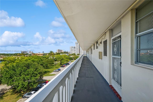 3 of 13 - 2851 Leonard Dr J610, Aventura, FL