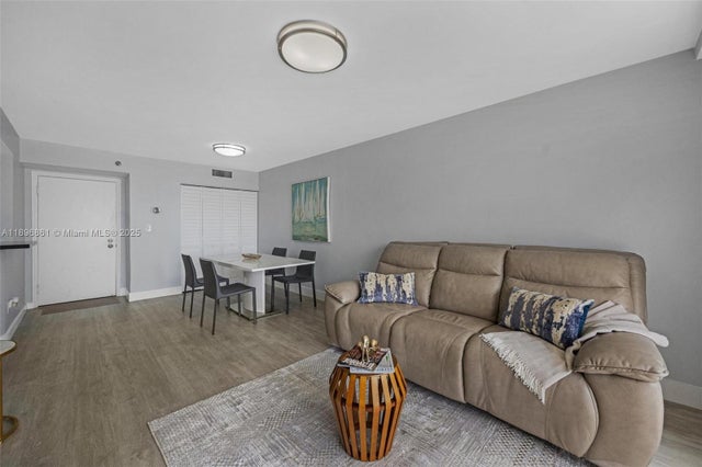 5 of 39 - 770 Claughton Island Dr 1712, Miami, FL