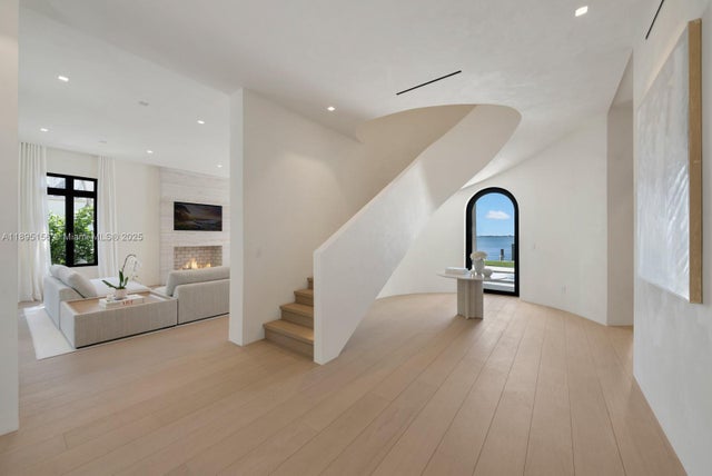 5 of 66 - 5300 N Bay Rd, Miami Beach, FL