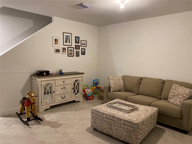 1 of 7 - 493 Ne 5th Pl, Florida City, FL