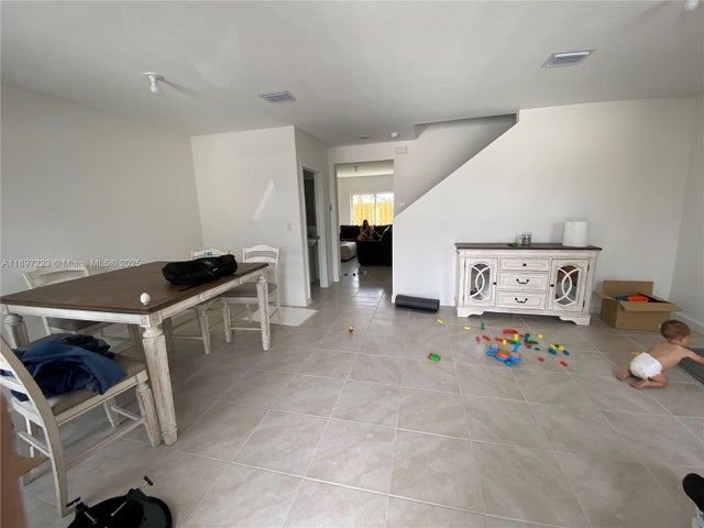 2 of 7 - 493 Ne 5th Pl, Florida City, FL