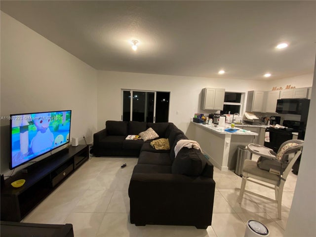 4 of 7 - 493 Ne 5th Pl, Florida City, FL