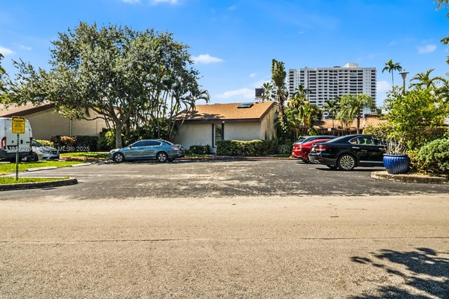 2 of 25 - 513 Leslie Dr, Hallandale Beach, FL