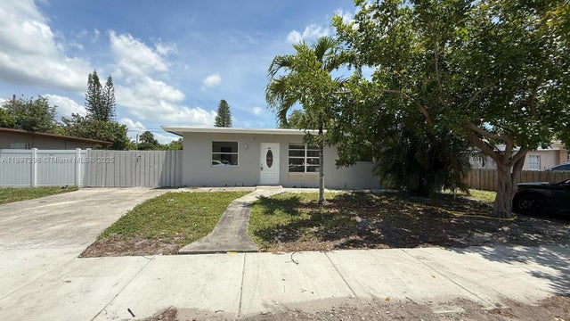 1 of 19 - 5621 Cleveland St, Hollywood, FL