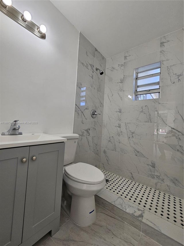 2 of 19 - 5621 Cleveland St, Hollywood, FL