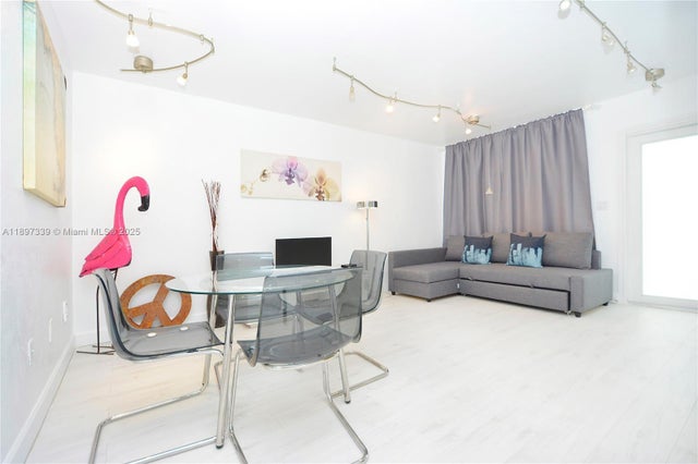 2 of 10 - 344 Meridian Ave 2b, Miami Beach, FL