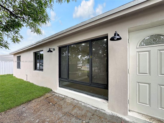4 of 36 - 1449 Sw 49th Ave, Fort Lauderdale, FL