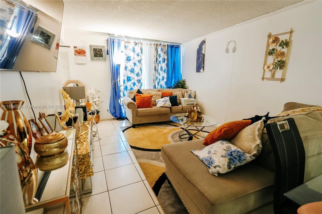 216 Lake Pointe Dr 128, Oakland Park